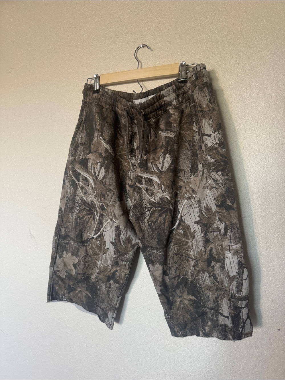 Hollister Men's Camouflage Leaf Print Sweatpants - Brown/Gray